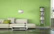 Sofa vor grüner Wand