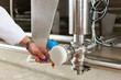 Foto: Beer brewer in his brewery Beer brewer in his brewery
