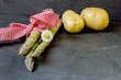 Photo: Spargel auf Schiefertafel Spargel auf Schiefertafel