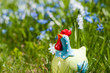 Dekohuhn im Garten