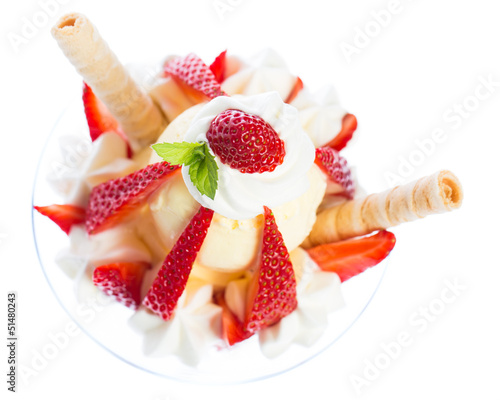 Photo: Erdbeereisbecher von oben Erdbeereisbecher von oben