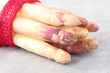 Ein Bund violetter Spargel