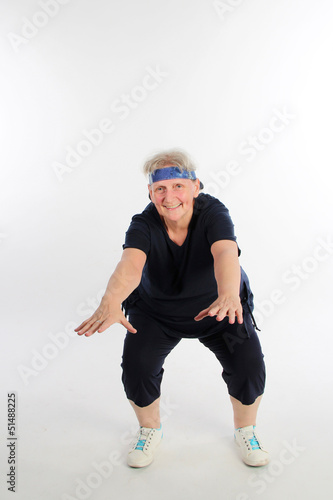 Photo: Frau macht Kniebeugen Frau macht Kniebeugen