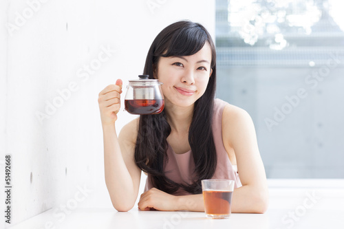 Photo: 紅茶を飲む女性 紅茶を飲む女性