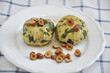 Bärlauch Semmelknödel in Nussbutter