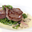 Photo: kalbsteaks mit grünen nudeln und sahnesauce kalbsteaks mit grünen nudeln und sahnesauce