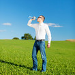 mann trinkt wasser