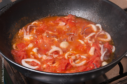 Photo: calamari con salsa di pomodoro calamari con salsa di pomodoro