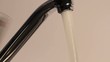 Wasserglas füllen