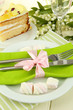 Foto: Table setting in white and green tones Table setting in white and green tones