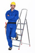 Foto: Laborer leaning on a ladder, studio shot Laborer leaning on a ladder, studio shot