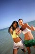 Foto: Thumbs up from friends at the beach Thumbs up from friends at the beach