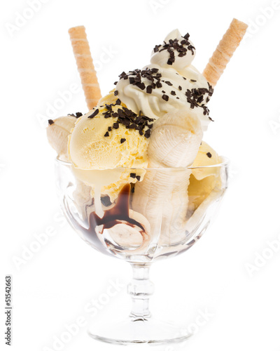 Photo: Bananeneisbecher mit Sahne und Waffeln Bananeneisbecher mit Sahne und Waffeln