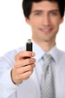 Foto: Businessman holding a usb key Businessman holding a usb key