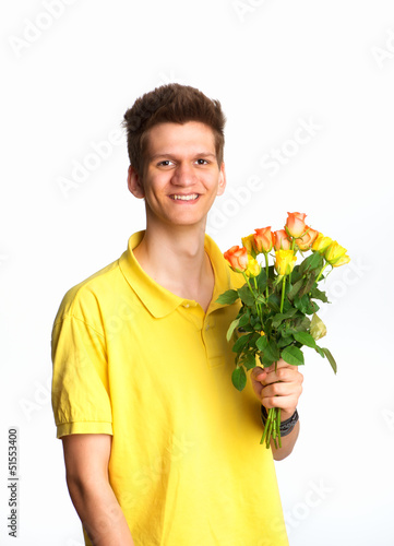 Photo: Junge hält Rosenstrauß Junge hält Rosenstrauß