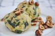 Bärlauch Semmelknödel in Nussbutter