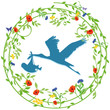 Klapperstorch mit Baby im Blumenkranz