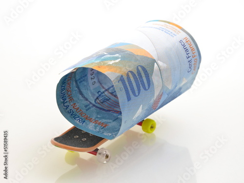 Photo: Skateboard und Schweizer Franken Skateboard und Schweizer Franken