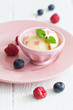 Vanilleies und Früchte