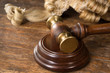 Foto: Wig and gavel Wig and gavel