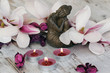 Buddha mit Teelichtern
