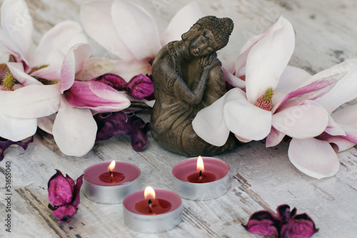 Photo: Buddha mit Teelichtern Buddha mit Teelichtern