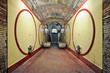 Interno di una moderna cantina vinicola