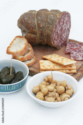 Photo: antipasto misto_sfondo bianco antipasto misto_sfondo bianco
