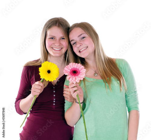 Photo: Zwei Mädchen mit Blumen Zwei Mädchen mit Blumen
