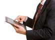 Mann gibt auf Tablet Computer etwas ein (Detail)