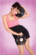 Pinup Girl mit Schallplatten