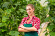 Foto: Female commercial gardener in green house Female commercial gardener in green house
