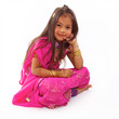 enfant en sari traditionnelle hindou