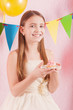 Foto: girl with birthday cake girl with birthday cake