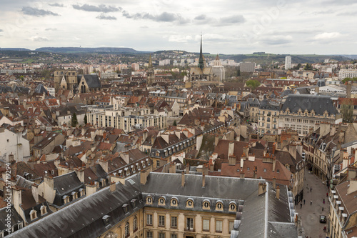 Photo: Vue aérienne sur la ville et la cathédrale St-begnine Vue aérienne sur la ville et la cathédrale St-begnine