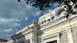 скульптура, грифон на современном здании