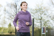 Sportlerin beim Jogging im Park