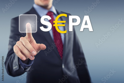 Photo: Mann tippt auf Display SEPA Mann tippt auf Display SEPA