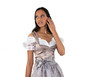 Wunderhübsche Frau im Dirndl vor weißem Hintergrund