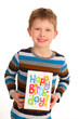 Junge mit Geburtstagsgeschenk