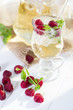 Foto: Maibowle mit frischem Waldmeister und Himbeeren Maibowle mit frischem Waldmeister und Himbeeren