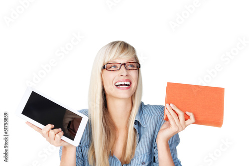 Photo: lachende frau mit buch und tablet lachende frau mit buch und tablet