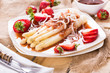 Weisser Spargel mit Erdbeer-Pfeffersauce