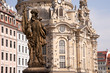 Foto: Dresden Friedensbrunnen Victoria mit Blick auf die Frauenkirche Dresden Friedensbrunnen Victoria mit Blick auf die Frauenkirche