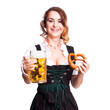 attraktive junge Frau im Dirndl mit Bierkrug und Brezel