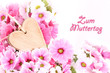 Foto: Zum Muttertag, Holzherz mit Blumen Zum Muttertag, Holzherz mit Blumen