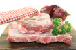 Schälrippchen mit Petersilie und Zwiebeln