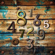 numeri su legno