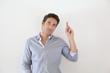 Foto: Young man pointing at message on white background Young man pointing at message on white background