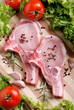 braciole di maiale con ingredienti